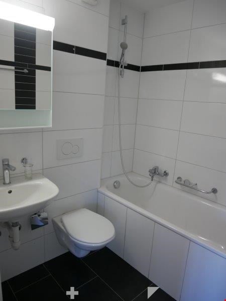 Moderne 3.5-Zimmer-Wohnung mit Balkon in Biel/Bienne 7