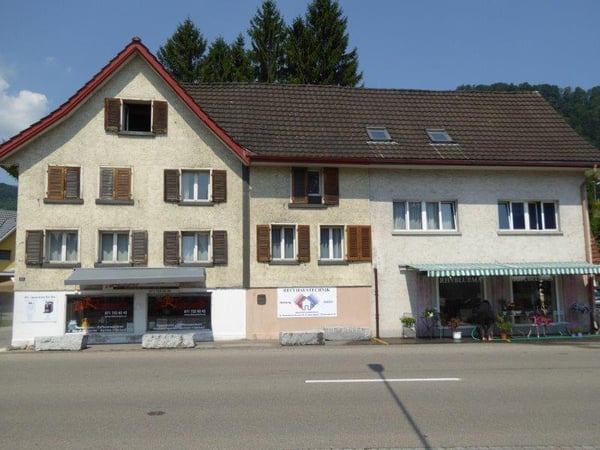 Weiträumige und helle 2.5 Zimmerwohnung zu vermieten 1