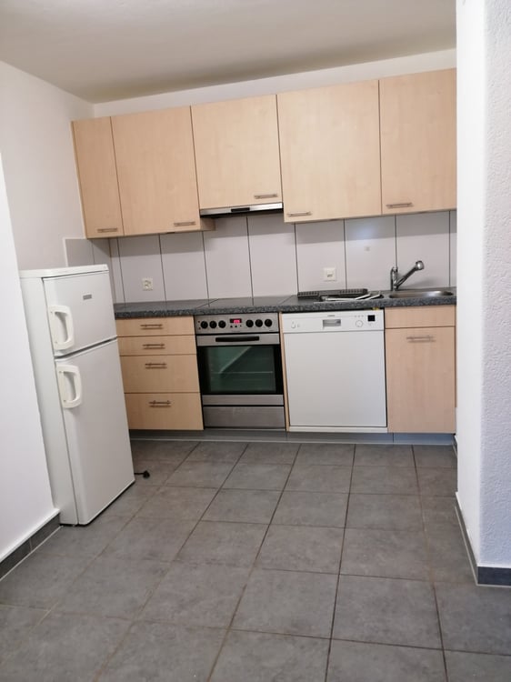 Weiträumige und helle 2.5 Zimmerwohnung zu vermieten 3