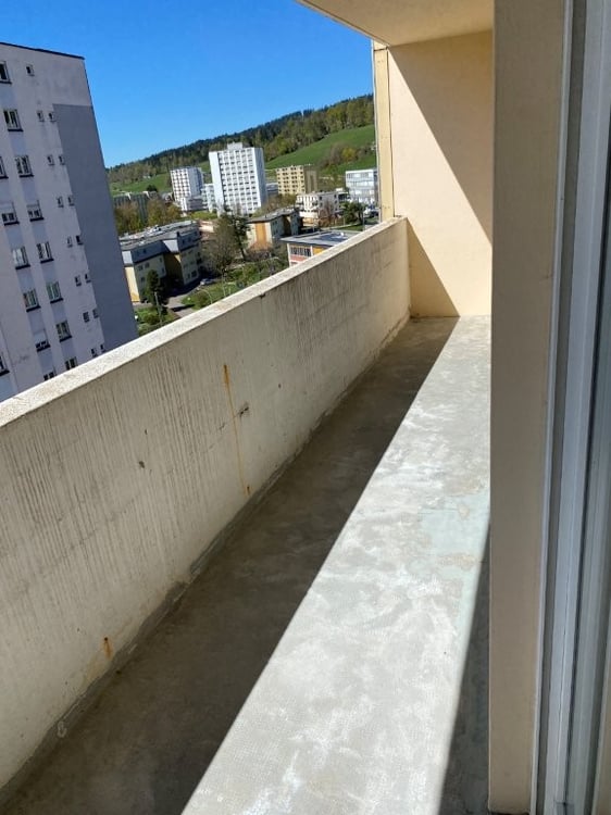 Appartement moderne de 4.5 pièces avec balcon et vue panoramique – La Chaux-de-Fonds 3