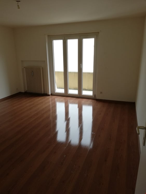 Geräumige renovierte 2.5-Zimmerwohnung mit 2 Balkonen 5