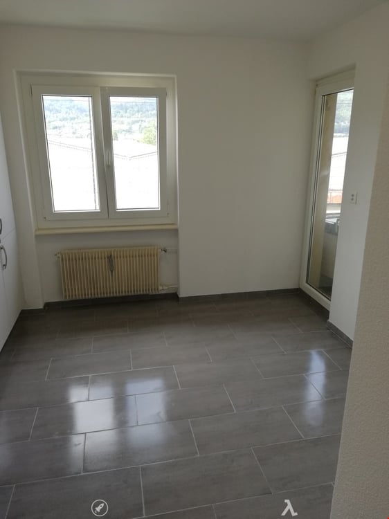Geräumige renovierte 3.5-Zimmerwohnung mit 2 Balkonen 3