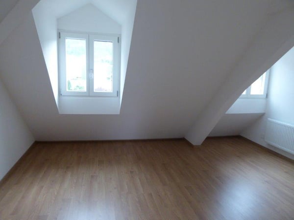 Appartement 2.5 pièces lumineux au 4ème étage à Moutier 5