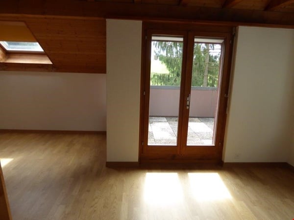 Geräumige 6-Zimmer-Wohnung mit Balkon und schöner Aussicht in Kerzers 6