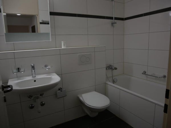 Helle 2.5-Zimmer-Wohnung mit Balkon und Lift in Basel 9