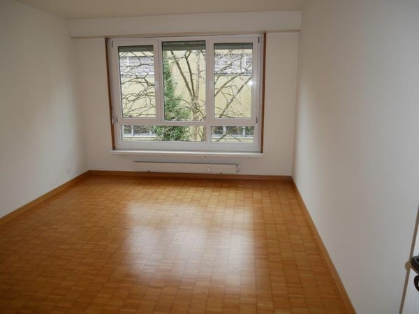 Helle 2.5-Zimmer-Wohnung mit Balkon und Lift in Basel 7