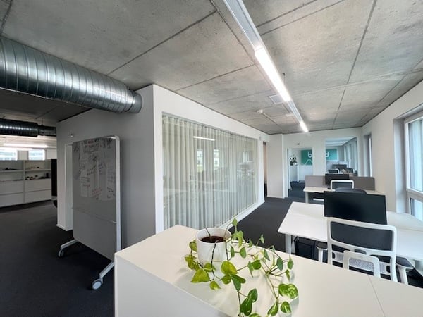 Moderne Büros mit 2 eigenen Balkonen im Wright-Place Glattpark. 4