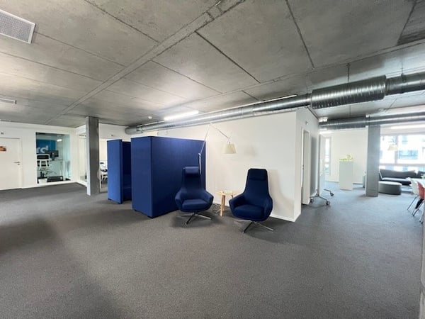 Moderne Büros mit 2 eigenen Balkonen im Wright-Place Glattpark. 2