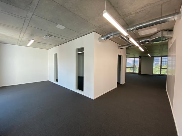 Moderne Büros mit 2 eigenen Balkonen im Wright-Place Glattpark. 7