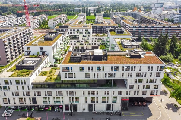 Moderne Büros mit Balkon im Wright-Place Glattpark. 5
