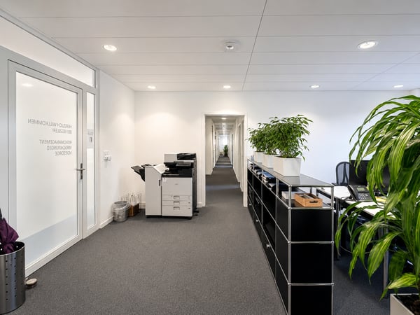 Bezugsbereite Bürofläche mit Terrasse und Parkplätzen 2