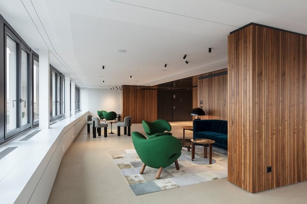 Hochwertig ausgebautes Geschäftshaus mit Terrasse und vielen Parkplätzen 6