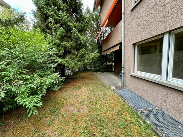 Schmucke 1.5-Zimmer-Wohnung mit Sitzplatz inkl. sep. Büro- / Physioraum im EG 9