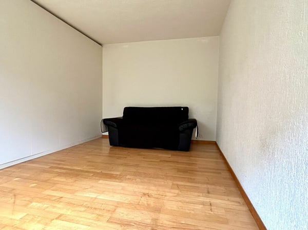 Schmucke 1.5-Zimmer-Wohnung mit Sitzplatz inkl. sep. Büro- / Physioraum im EG 5