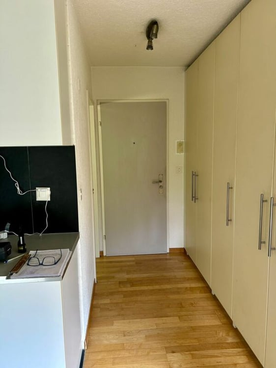 Schmucke 1.5-Zimmer-Wohnung mit Sitzplatz inkl. sep. Büro- / Physioraum im EG 8