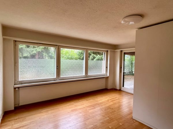 Schmucke 1.5-Zimmer-Wohnung mit Sitzplatz inkl. sep. Büro- / Physioraum im EG 3