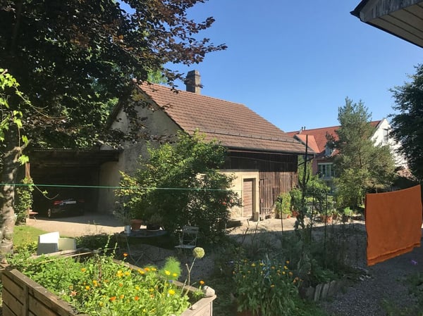 Charmantes Stück Geschichte mit Charakter: 6-Zimmer-Altbauwohnung in Andelfingen 2