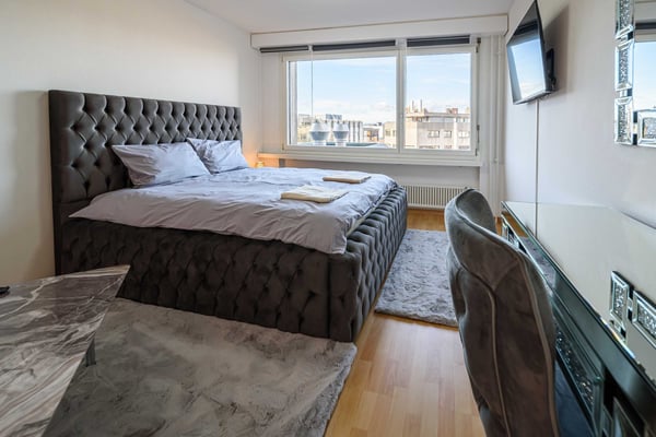 Exklusive 2.5-Zimmer-Wohnung in Zug – Neu renoviert & modern möbliert mit Seesicht. 2