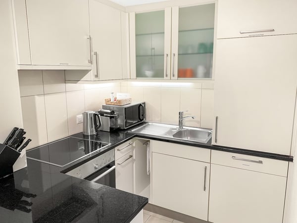 Exklusive 1.5-Zimmer-Wohnung in Zug – Neu renoviert & modern möbliert mit Seesicht. 15