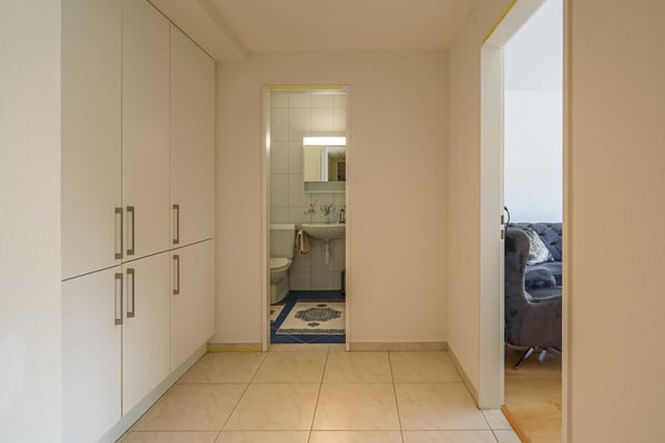 Exklusive 2.5-Zimmer-Wohnung in Zug – Neu renoviert & modern möbliert mit Seesicht. 6