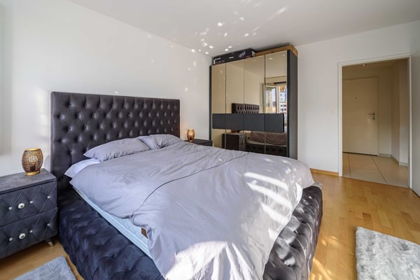 Exklusive 2.5-Zimmer-Wohnung in Zug – Neu renoviert & modern möbliert mit Seesicht. 8