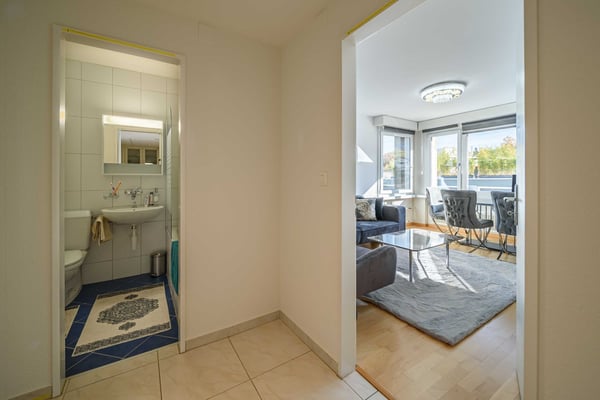 Exklusive 2.5-Zimmer-Wohnung in Zug – Neu renoviert & modern möbliert mit Seesicht. 5