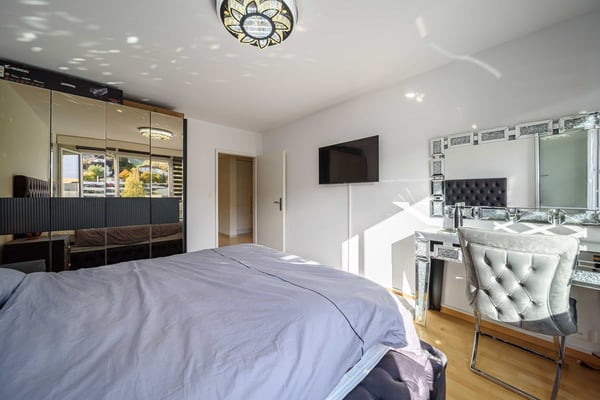 Exklusive 2.5-Zimmer-Wohnung in Zug – Neu renoviert & modern möbliert mit Seesicht. 9