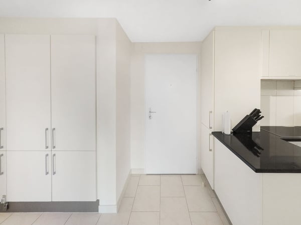 Exklusive 2.5-Zimmer-Wohnung in Zug – Neu renoviert & modern möbliert mit Seesicht. 11