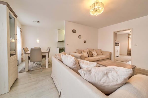 Luxuriöse 3.5-Zimmer-Wohnung in Toplage mit Ausblick 9
