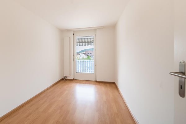 Helle wunderschöne neu renovierte 4.5-Zimmer-Wohnung an zentraler Lage. 26