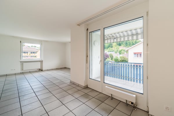 Helle wunderschöne neu renovierte 4.5-Zimmer-Wohnung an zentraler Lage. 12