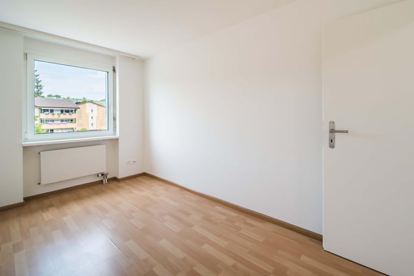 Helle wunderschöne neu renovierte 4.5-Zimmer-Wohnung an zentraler Lage. 15