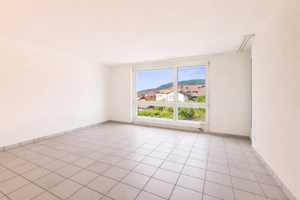 Helle wunderschöne neu renovierte 4.5-Zimmer-Wohnung an zentraler Lage. 2