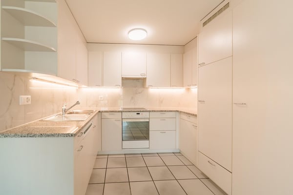 Helle wunderschöne neu renovierte 4.5-Zimmer-Wohnung an zentraler Lage. 5