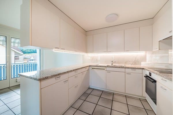 Helle wunderschöne neu renovierte 4.5-Zimmer-Wohnung an zentraler Lage. 3