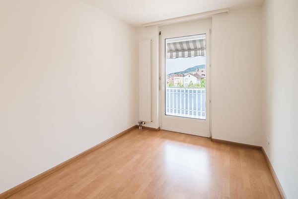Helle wunderschöne neu renovierte 4.5-Zimmer-Wohnung an zentraler Lage. 28