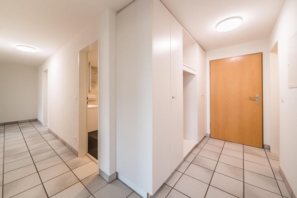 Helle wunderschöne neu renovierte 4.5-Zimmer-Wohnung an zentraler Lage. 23