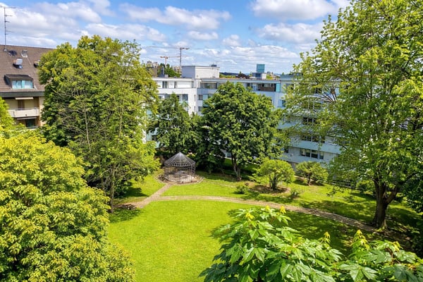Neu renovierte große 4.5 Zimmerwohnung mit Anbindung an privatem großen Park 16