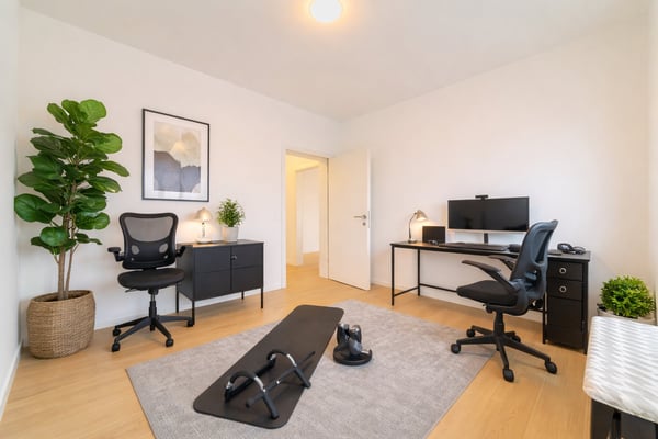 Neu renovierte große 4.5 Zimmerwohnung mit Anbindung an privatem großen Park 14