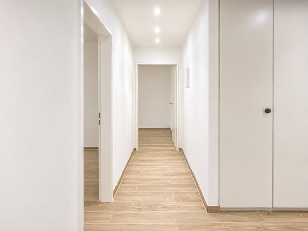 Neu renovierte große 4.5 Zimmerwohnung mit Anbindung an privatem großen Park 4