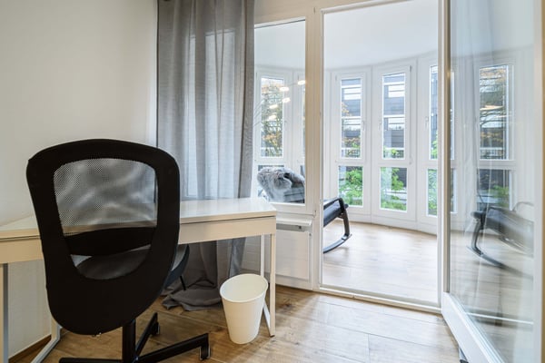 Neu renovierte große 3.5 Zimmerwohnung -Penthouse mit Anbindung an privatem großen Park 11