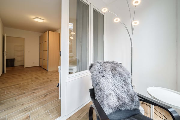 Neu renovierte große 3.5 Zimmerwohnung -Penthouse mit Anbindung an privatem großen Park 12