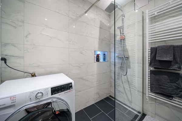 Neu renovierte große 3.5 Zimmerwohnung -Penthouse mit Anbindung an privatem großen Park 16