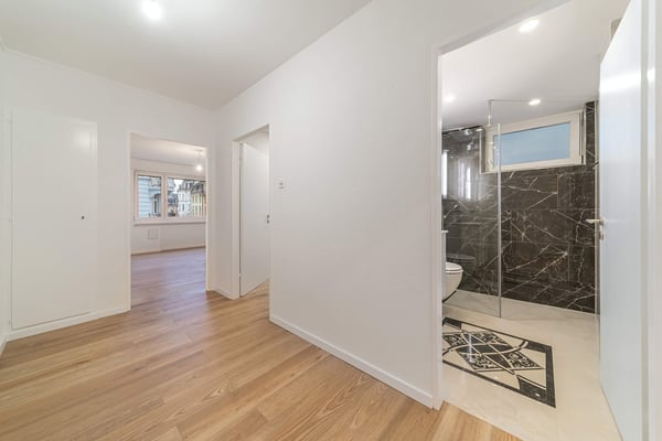 Modernes Stadtleben trifft Ruhe – frisch renovierte 2.5-Zimmer-Wohnung mit Balkon in Basel 7