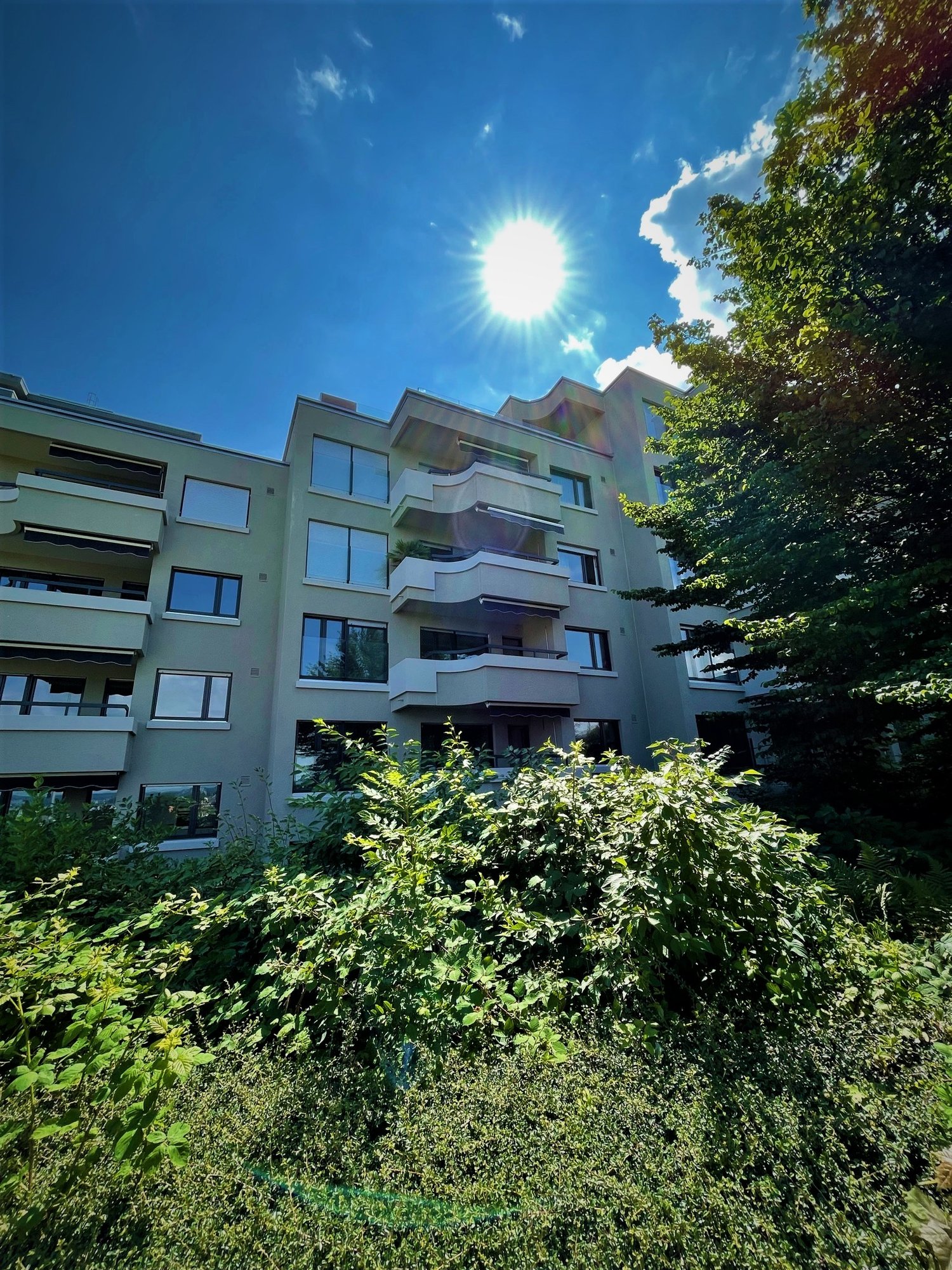 Bild Ihre Traumwohnung wartet! Stilvolle Wohnperle mit Balkon in Seenähe