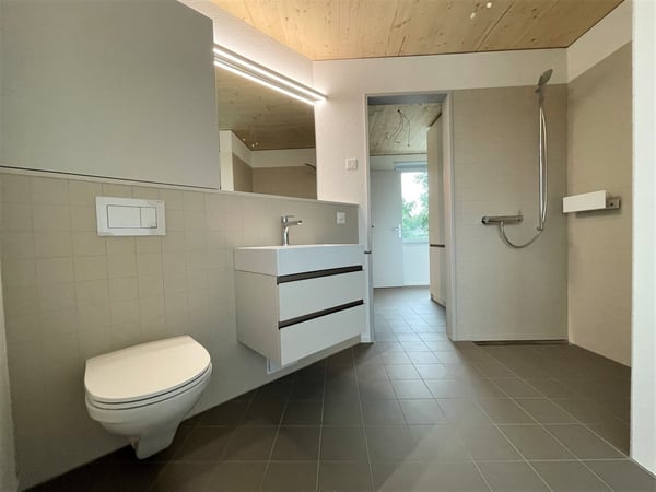 Mehr Raum zum Leben – stilvolle Dachwohnung mit Balkon nahe der Suhre 6