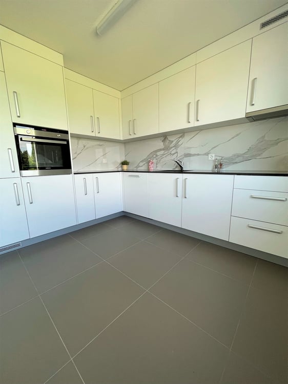 Ihre Traumwohnung wartet! Stilvolle Wohnperle mit Balkon in Seenähe 2