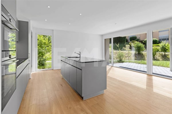 2 ½-Zimmer-Gartenwohnung, hell, modern und mit grossem Sitzplatz 1