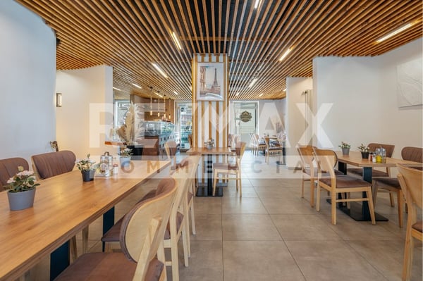 Restaurant Oase mit Aussensitzplätzen direkt am Bach 5