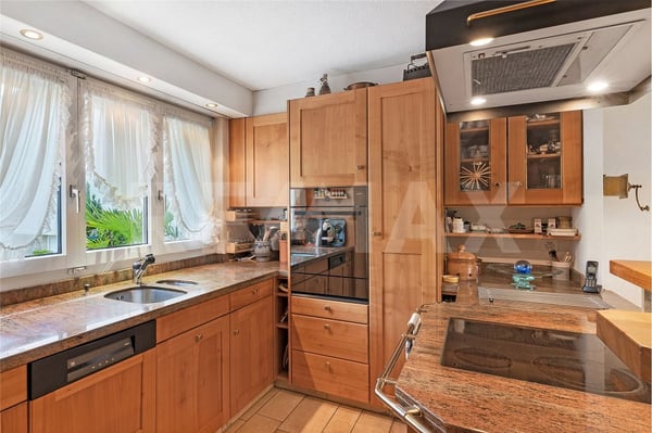 5½ Zimmer Mittelhaus mit Potential Ihr neues Zuhause erwartet Sie 2
